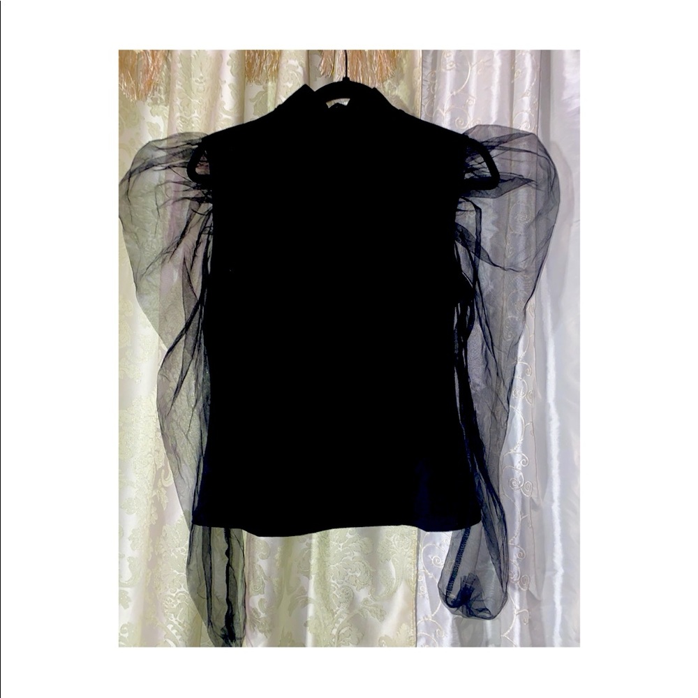 Black Puff Sleeve Top!